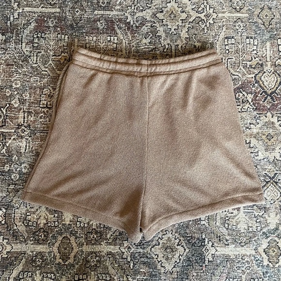 H&M Textured Sweater Knit High Waisted Shorts in Camel Tan - S - Picture 4 of 4